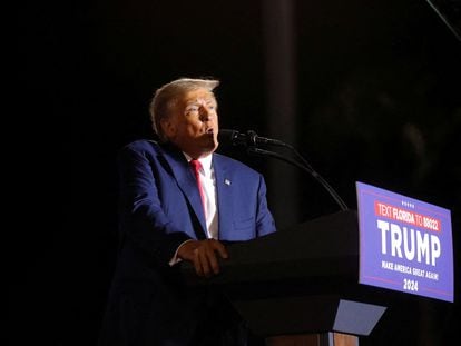 El expresidente de Estados Unidos Donald Trump, en un mitin, el 9 de noviembre en Hialeah, Florida.