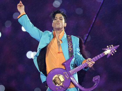 Prince, durante el medio tiempo de la Super Bowl en 2007.