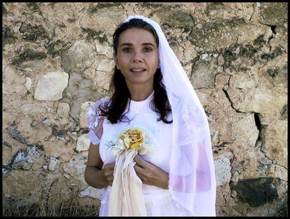 La actriz Victoria Abril, durante la filmación de El séptimo día (2004), sobre la tragedia de Puerto Hurraco. 