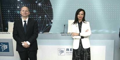 El consejero delegado de REE, Roberto García Merino, y la presidenta del grupo, Beatriz Corredor. 