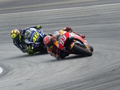 Márquez i Rossi, en un moment de la cursa.