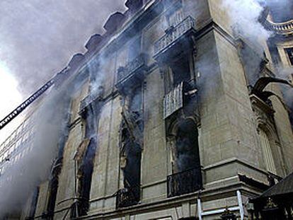 Incendio en la embajada de Israel en París. PLANO GENERAL - ESCENA