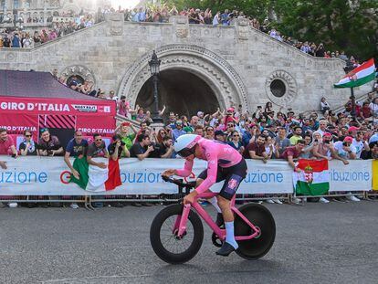 Van der Poel acelera ante el Bastión de los Pescadores.