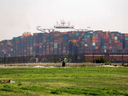 Piratas, tsunamis… ¿cómo se blindan las empresas ante retrasos como el de Suez?