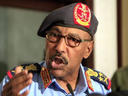 Abdelrahim Mohamed Hussein, ministro de Defensa de Sud&aacute;n.  