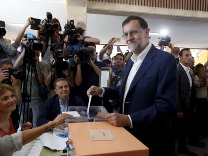 Elecciones generales. Colegio electoral. Colegio Bernadette en Aravaca, Mariano Rajoy votando a las 11:00(DVD 793)