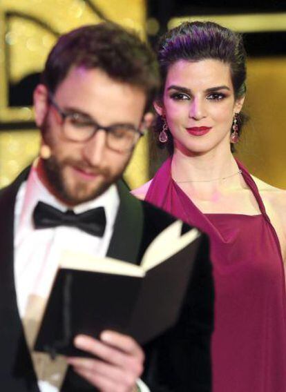 Dani Rovira y Clara Lago, en la gala de los Premios Goya de 2015.