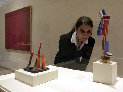 Exposici&oacute;n de esculturas de Esteban Vicente en el museo segoviano.