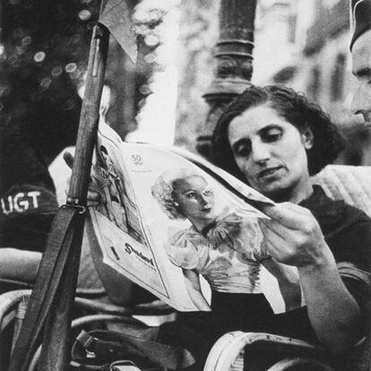 Imagen tomada por Robert Capa en Barcelona en agosto de 1936 <i>(Revistas y Guerra 1936-1939).</i>