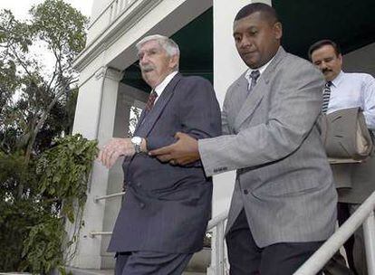 El anticastrista Luis Posada Carriles a su salida del Tribunal Marítimo de Panamá en marzo de 2004.