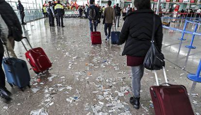 Aspecto del suelo de la Terminal 1 del Aeropuerto del Prat.
