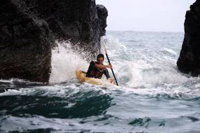 Fotografía sin fechar del explorador mexicano Abraham Levy, quien  intentará remar en solitario de España a México en un bote equipado con lo más avanzado de la tecnología de navegación.