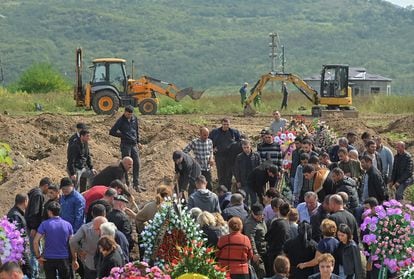 Entierro este domingo en la ciudad de Stepanakert, en Nagorno Karabaj, de un combatiente armenio caído en la ofensiva de Azerbaiyán.