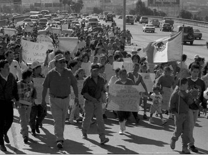 Manifestación en la frontera de Tijuana contra la Proposición 187, el 6 de noviembre de 1994.