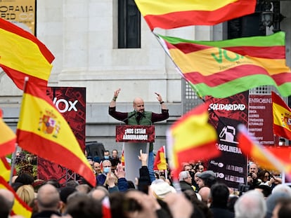 Rodrigo Alonso, secretario general del sindicato Solidaridad, durante un mitin de Vox en la plaza de Cibeles de Madrid en 2022.