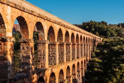 El Puente del Diablo, acueducto construido para llevar agua desde el río Francolí a la ciudad romana de Tarraco, la actual Tarragona.