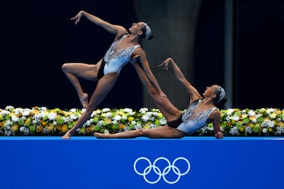Las nadadoras mexicanas Nuria Diosdado y Joana Jiménez durante los Juegos Olímpicos de Tokio.