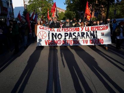 Cabecera de la manifestación que la tarde de este viernes 16 de abril de 2021 ha tenido lugar en Vallecas.