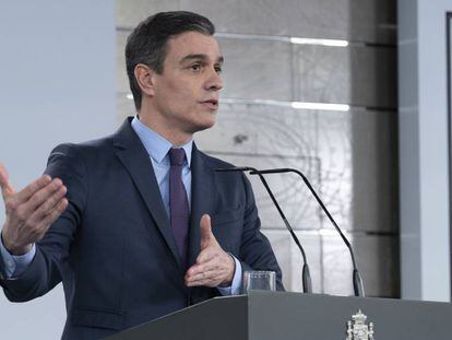 04/04/2020 El presidente del Gobierno, Pedro Sánchez, en la comparecencia donde ha confirmado su intención de solicitar al Congreso de los Diputados una nueva prórroga del estado de alarma hasta el próximo 25 de abril, si bien ha avisado a la población de que ese día no se acabarán las restricciones y será preciso pedir al menos otra prórroga más. En Madrid, (España), a 4 de abril de 2020.  POLITICA  Moncloa