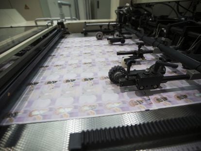 Máquina en la fábrica de billetes de Banxico en la Ciudad de México.