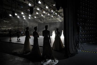 Rodatge d'una de les desfilades de la Bridal Fashion Week, la setmana passada a Barcelona.