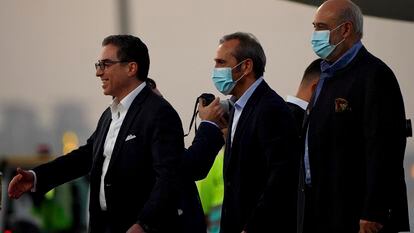 Desde la izquierda, Siamak Namazi, Emad Sharghi y Morad Tahbaz, a su llegada ayer a Qatar.