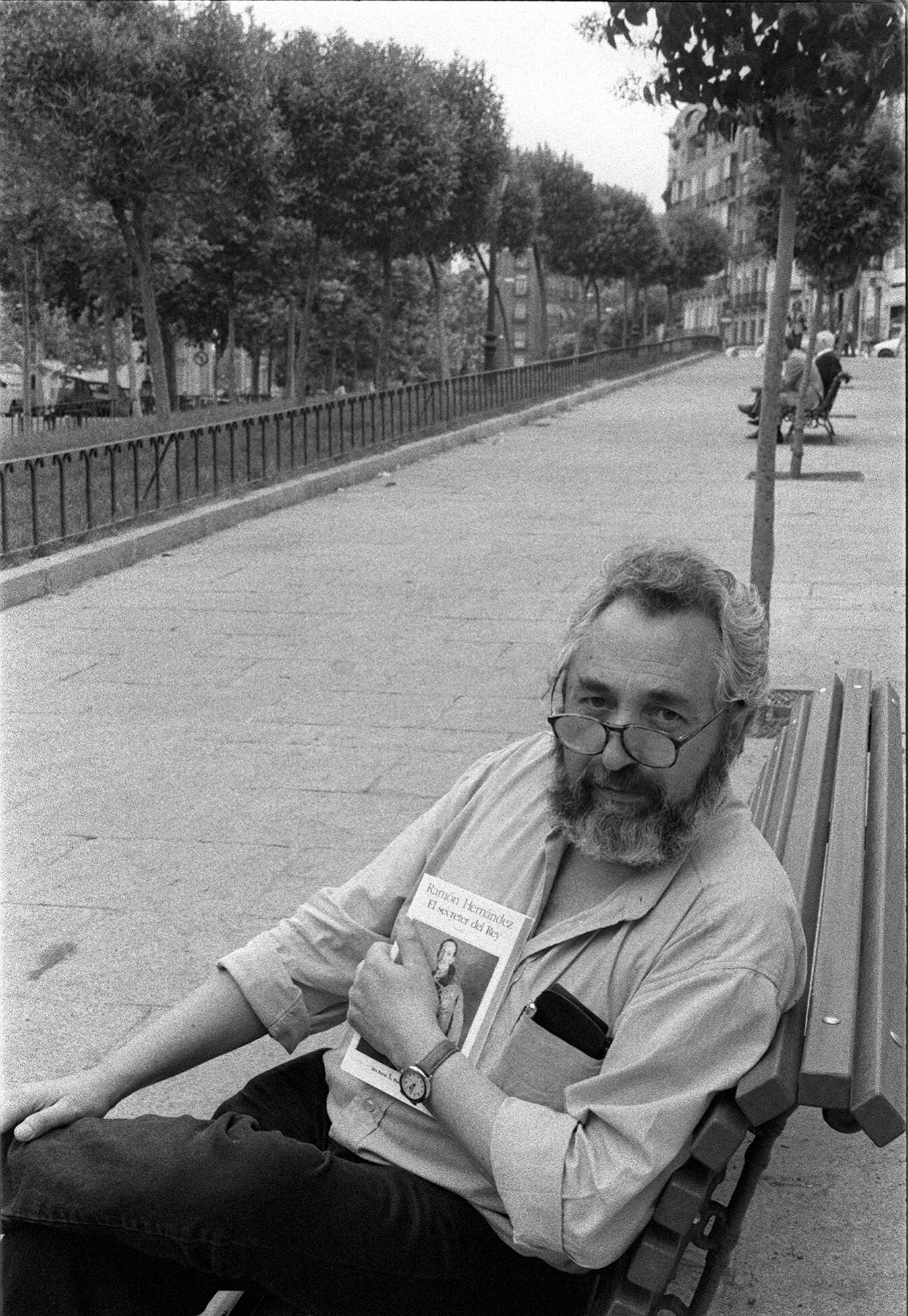 Ramón Hernández retratado en la Puerta de Toledo.