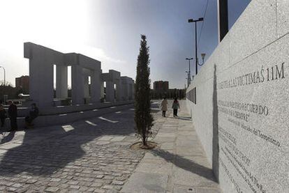 Monumento de homenaje a las víctimas de los atentados del 11-M en la estación de El Pozo.