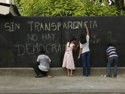 Mural para la promoción de la transparencia en una escuela pública de La Ceiba (Honduras).