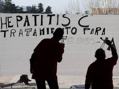 Protesta para pedir acceso a los nuevos tratamientos de la hepatitis C en 2015. 