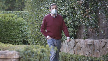 Mariano Rajoy sortint de casa seva, a Madrid.