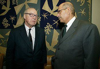 Blix charla con El Baradei en el cuartel general de Naciones Unidas en Nueva York.