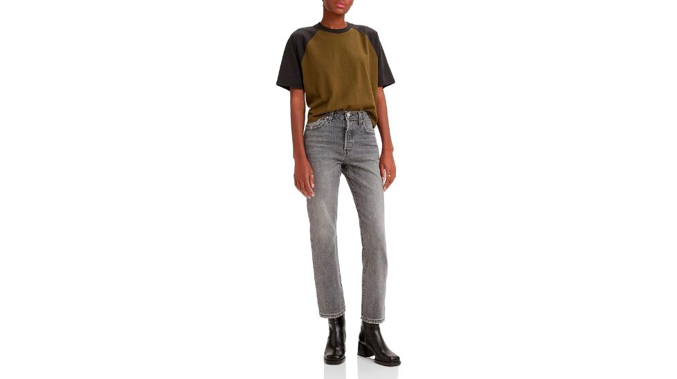 Jeans Levi's para mujer estilo crop, básicos y perfectos para vestir este otoño 2023-2024.
