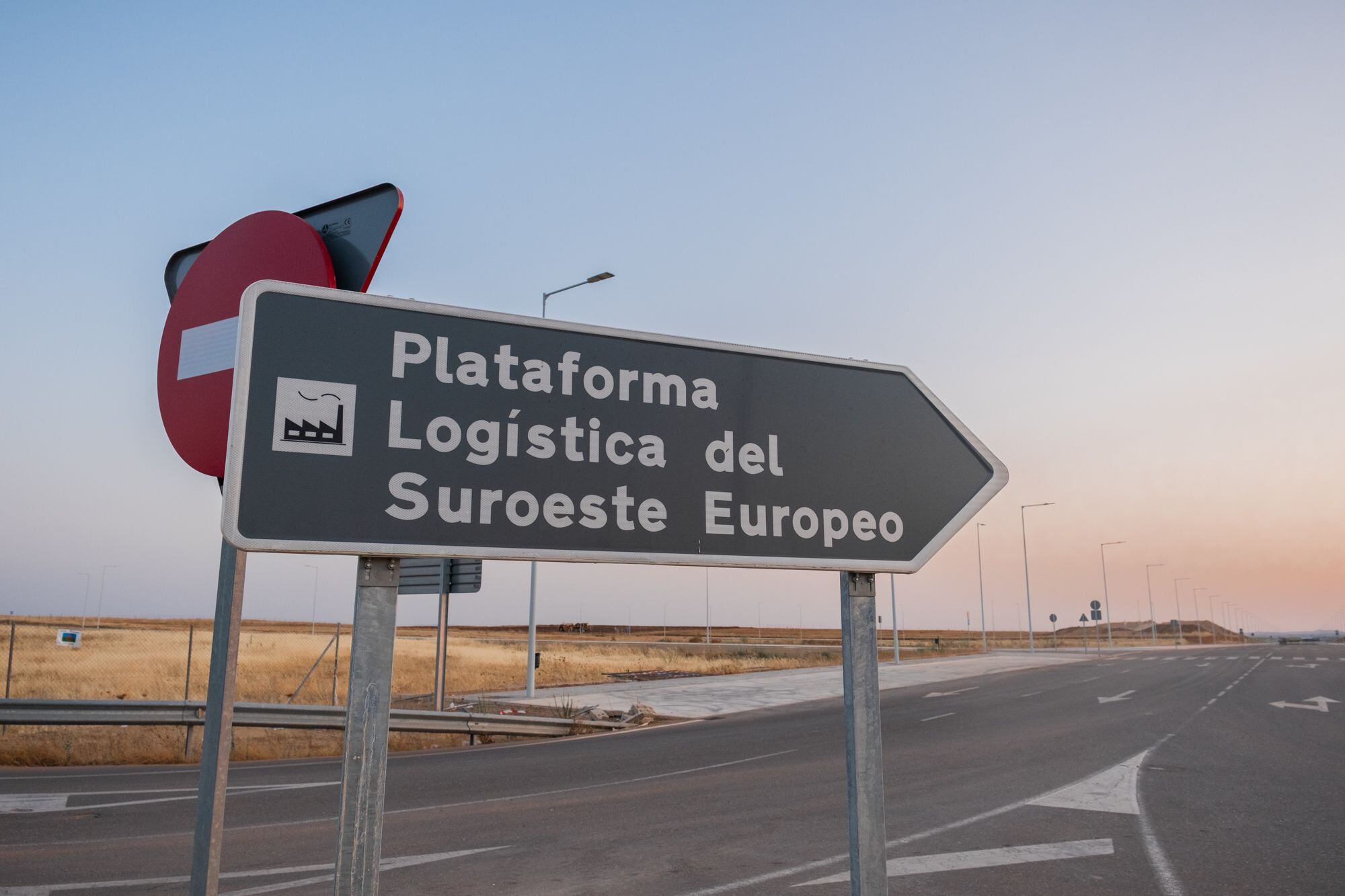 Señal del Proyecto Global de la Plataforma Logística del Suroeste Europeo en Badajoz.