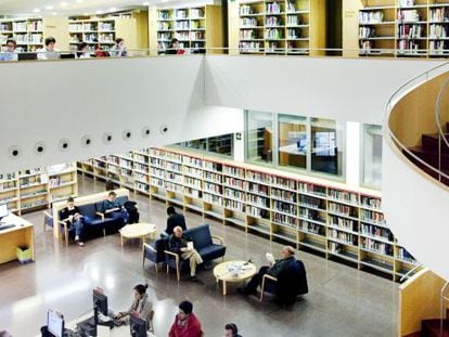 Sala de lectura de la Biblioteca Jaume Fuster de Barcelona, en 2019.