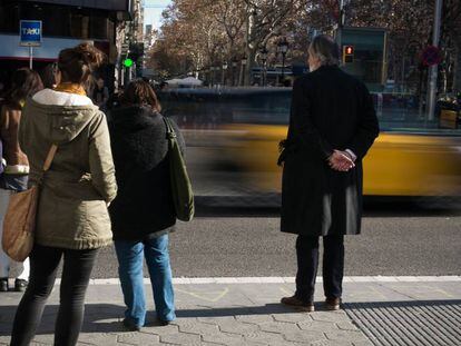 Peatones en el paseo de Gràcia de Barcelona.