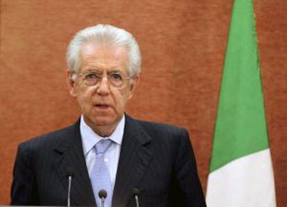 El primer ministro italiano, Mario Monti, durante su visita oficial a Egipto.