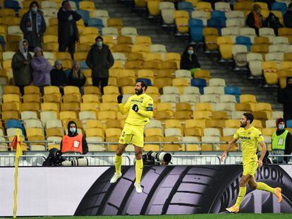 Raúl Albiol celebra su gol este jueves ante el Dinamo de Kiev en el Olympiyski Stadium, en la capital ucrania.