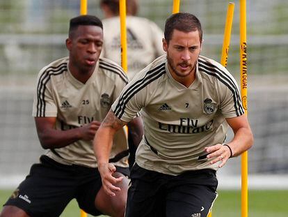 Hazard y Vinicius, durante un entrenamiento en Valdebebas. / REAL MADRID.COM