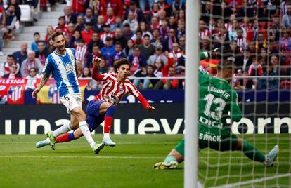 Bochorno del Atlético contra diez | Deportes EL PAÍS