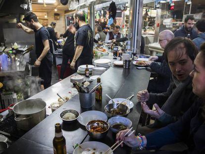 El mercado de Vallehermoso ha recuperado la vitalidad gracias a la proliferación de barras y restaurantes.