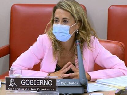 La ministra de Transportes, Raquel Sánchez, esta tarde durante su coparecencia en el Congreso.