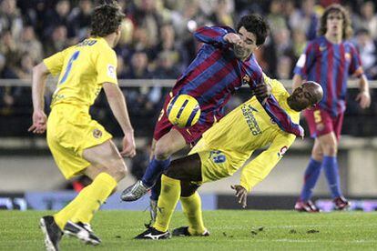 Entre los dos equipos más apuestos del campeonato, el Barça impuso su fútbol. El equipo de Rijkaard se apodera del balón y del centro del campo y vence al Villarreal.