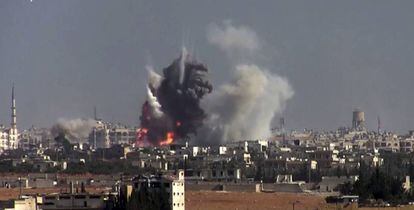 Explosi&oacute;n por un atentado registrado el viernes en Alepo.,