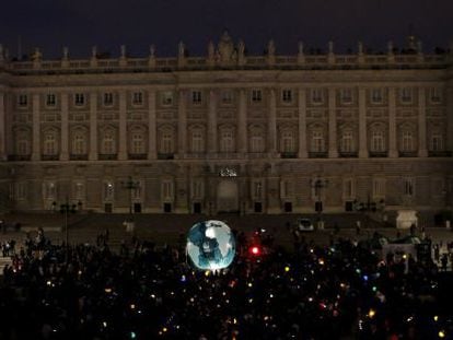 Palacio Real en Madrid, con la iluminaci&oacute;n apagada en la Hora del Planeta. 