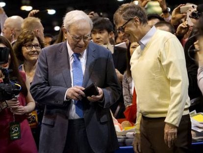 Warren Buffett junto a Bill Gates en la junta anual de Berkshire Hathaway