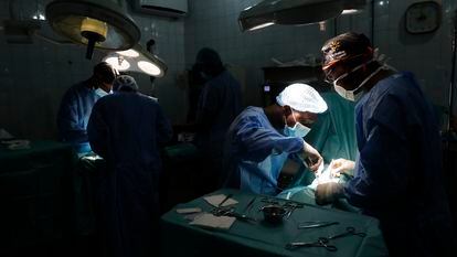 Cirugía en un hospital de Benín.