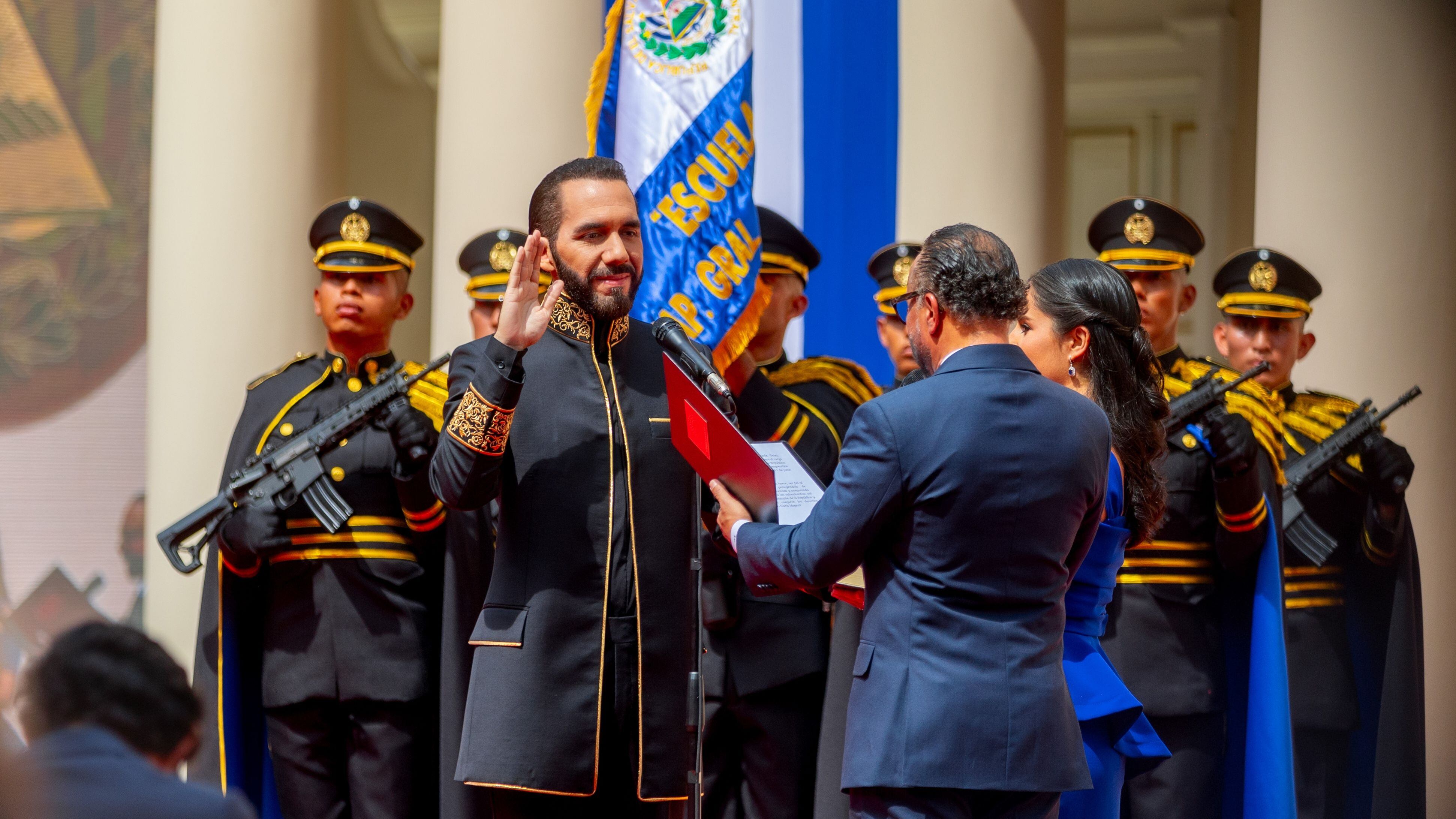 Bukele exhibe un inmenso poder en su toma de posesión: “Es el momento más importante de nuestra historia reciente”