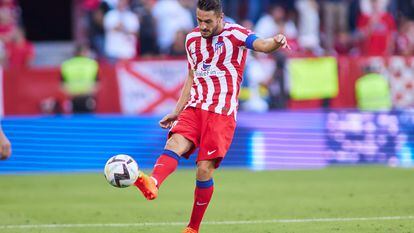 Koke golpea el balón durante el Sevilla-Atlético de Madrid del pasado sábado.