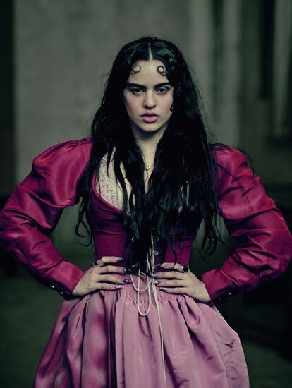 Rosalía posa como Julieta en el calendario Pirelli 2020.